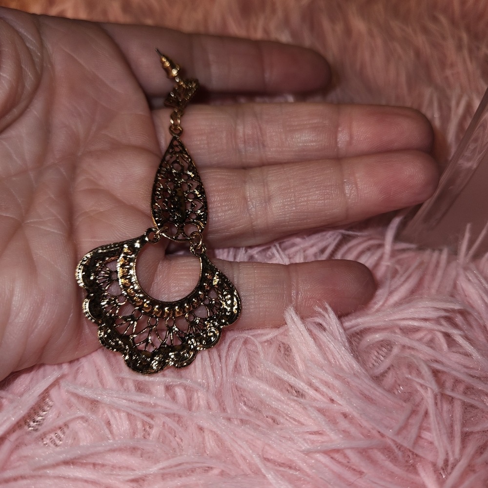 Unique statement  earrings! NWOT (R61) - Picture 3 of 4